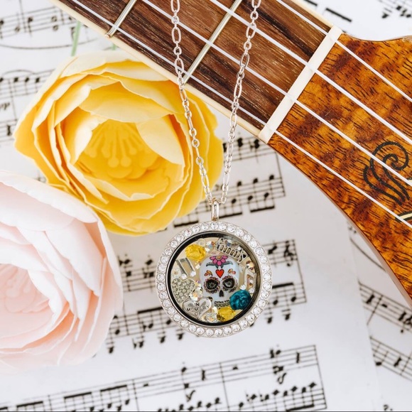 Lockets, earrings, bracelets, charms and watches!! - Picture 5 of 6